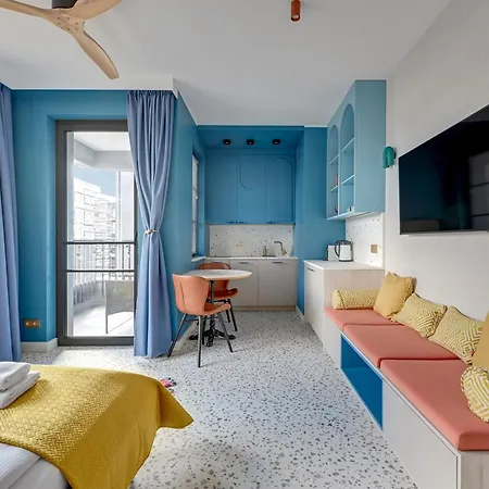 Doki Living By Blue Mandarin Parking & Foodhall Gdaňsk
