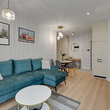 Doki Living By Blue Mandarin Parking & Foodhall * Gdaňsk
