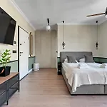 Doki Living By Blue Mandarin Parking & Foodhall * Gdańsk