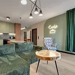 Doki Living By Blue Mandarin Parking & Foodhall Apartamento *