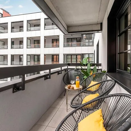 Doki Living By Blue Mandarin Parking & Foodhall Gdaňsk