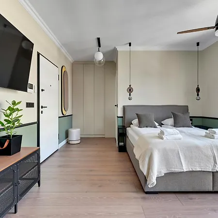 Doki Living By Blue Mandarin Parking & Foodhall * Gdaňsk