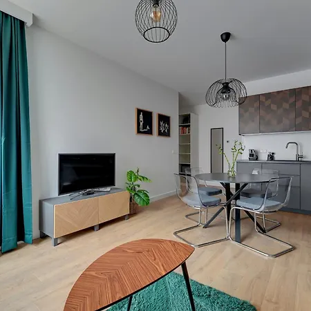 Doki Living By Blue Mandarin Parking & Foodhall * Gdansk