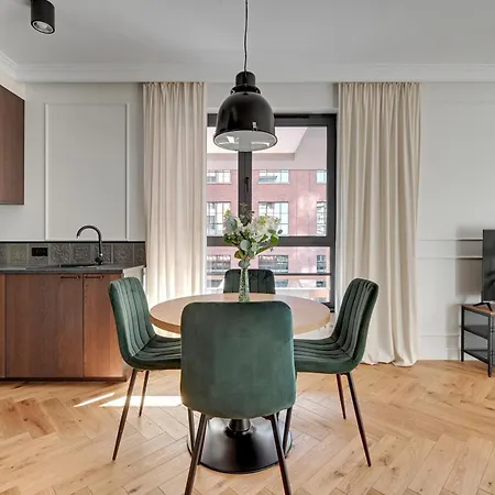 Doki Living By Blue Mandarin Parking & Foodhall * Gdaňsk