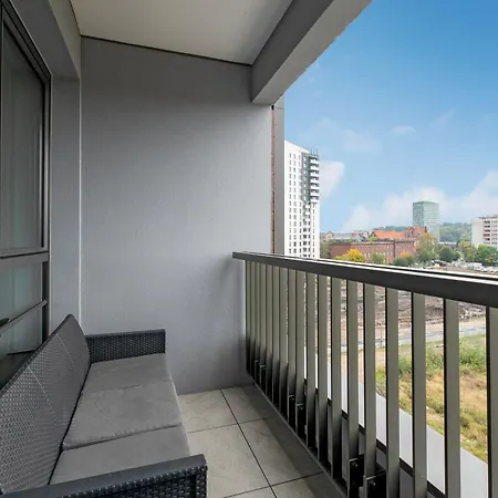 Doki Living By Blue Mandarin Parking & Foodhall Apartmán *