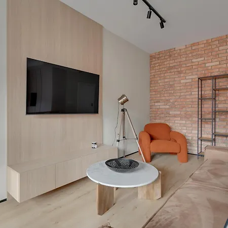 Doki Living By Blue Mandarin Parking & Foodhall Appartamento Danzica
