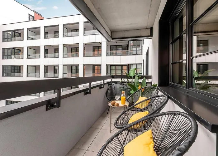 Doki Living By Blue Mandarin Parking & Foodhall Гданьск